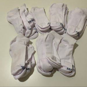 20 pairs of Izod socks
